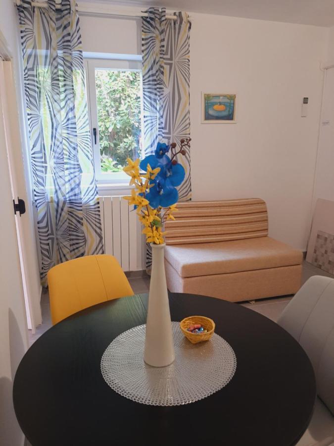 Apartment Sandra Rabac Esterno foto