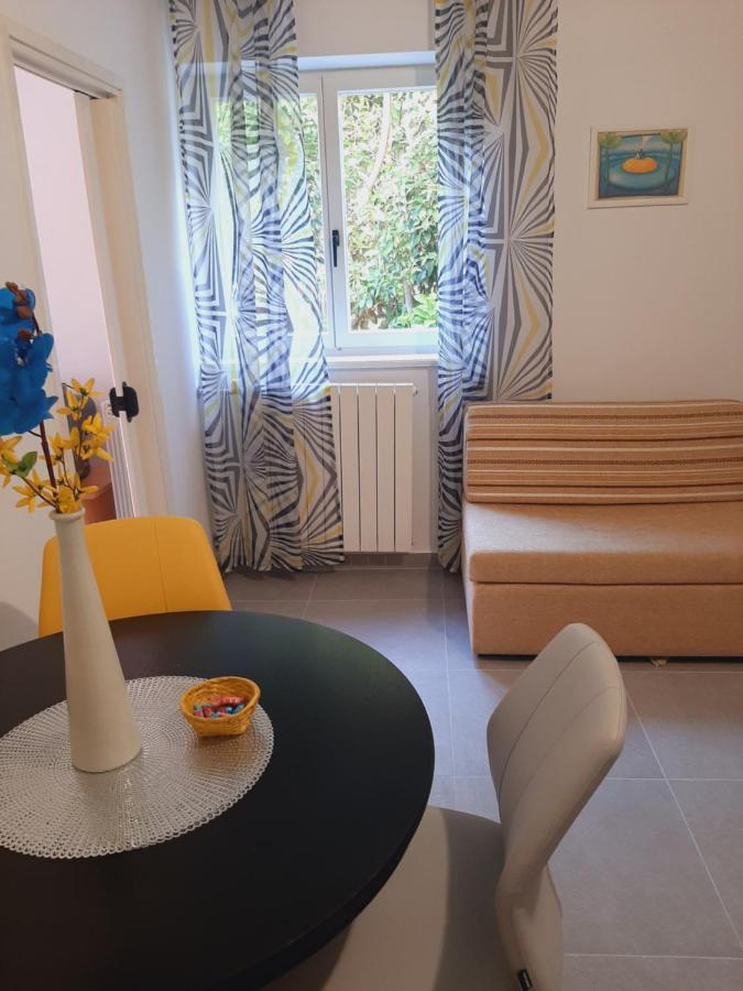 Apartment Sandra Rabac Esterno foto